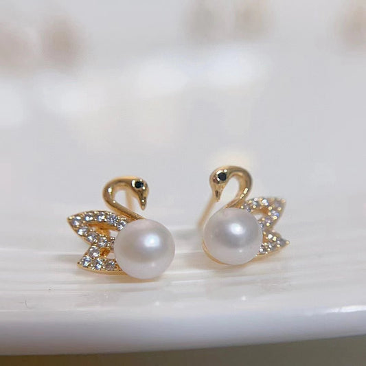 Swan Pearl Ear Stud - Pearl Unique