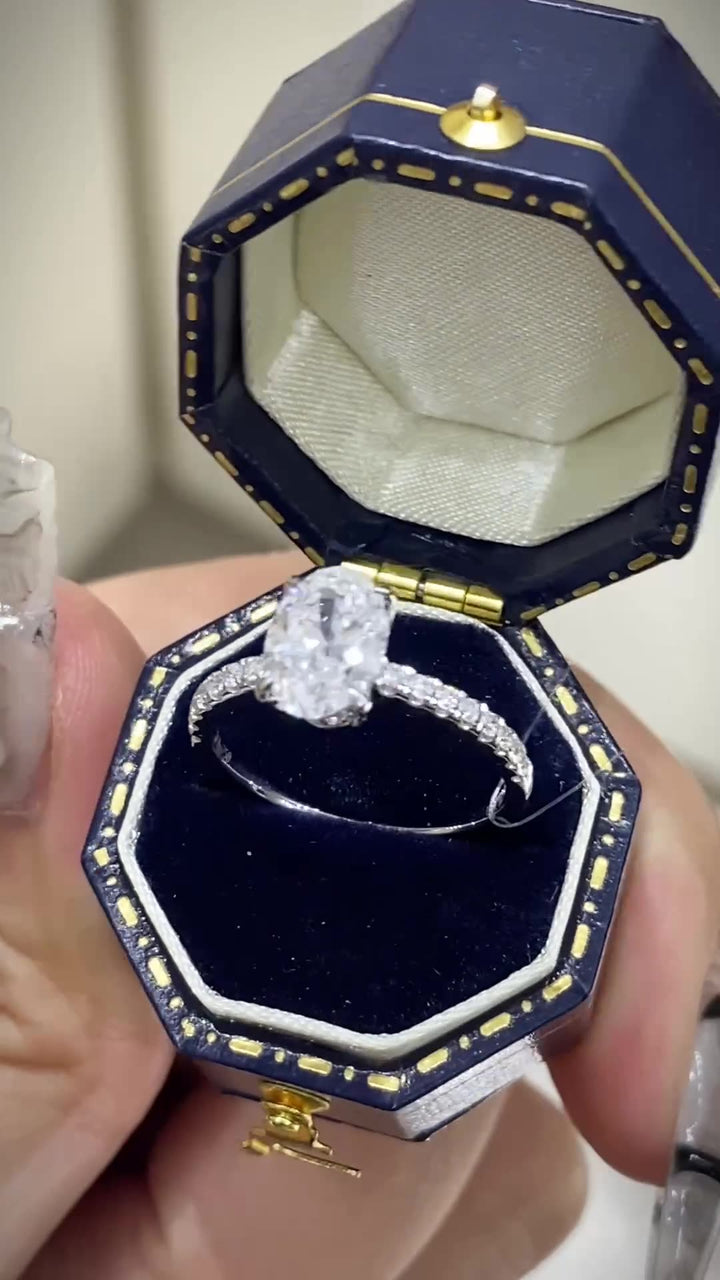 Classic 18K Gold Lab-Grown Diamond Engagement Ring – 1.1ct Oval Cut Pearl Unique