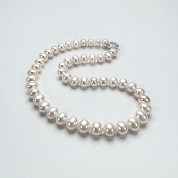 Short pearl choker necklace with natural 9-11mm egg-shaped pearls