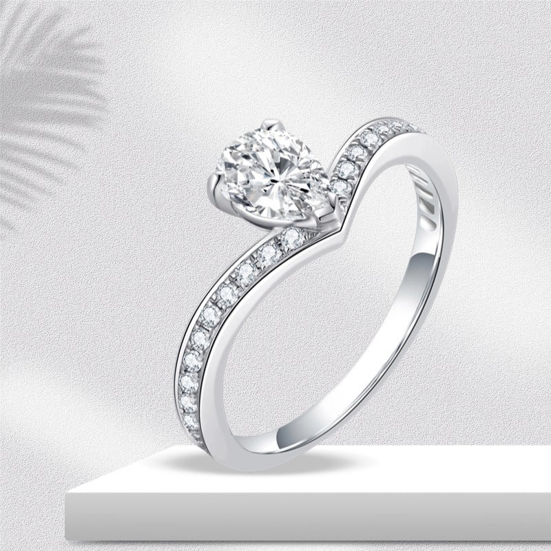 18K Gold Crown Pear-Cut Lab-Grown Diamond Ring – 0.62ct Pearl Unique