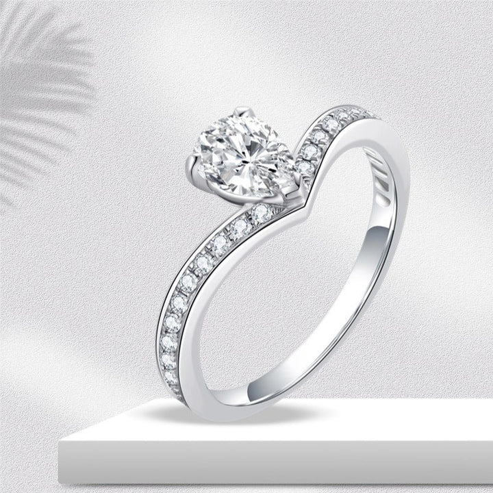 18K Gold Crown Pear-Cut Lab-Grown Diamond Ring – 0.62ct Pearl Unique