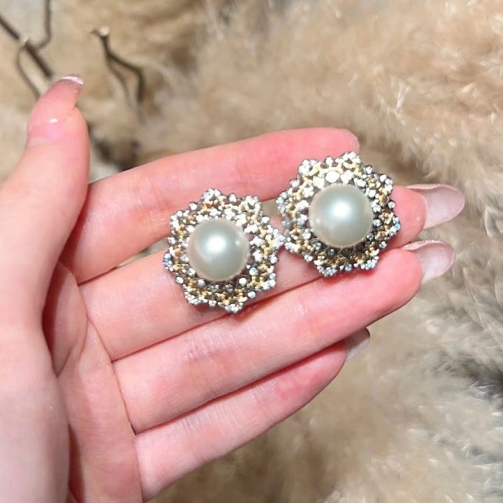 Silver-plated pearl and crystal jewelry set for women, featuring a necklace and matching stud earrings