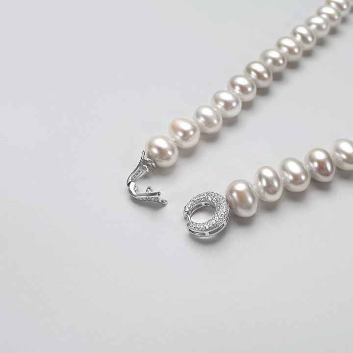 Close-up of freshwater pearl necklace with 925 silver clasp