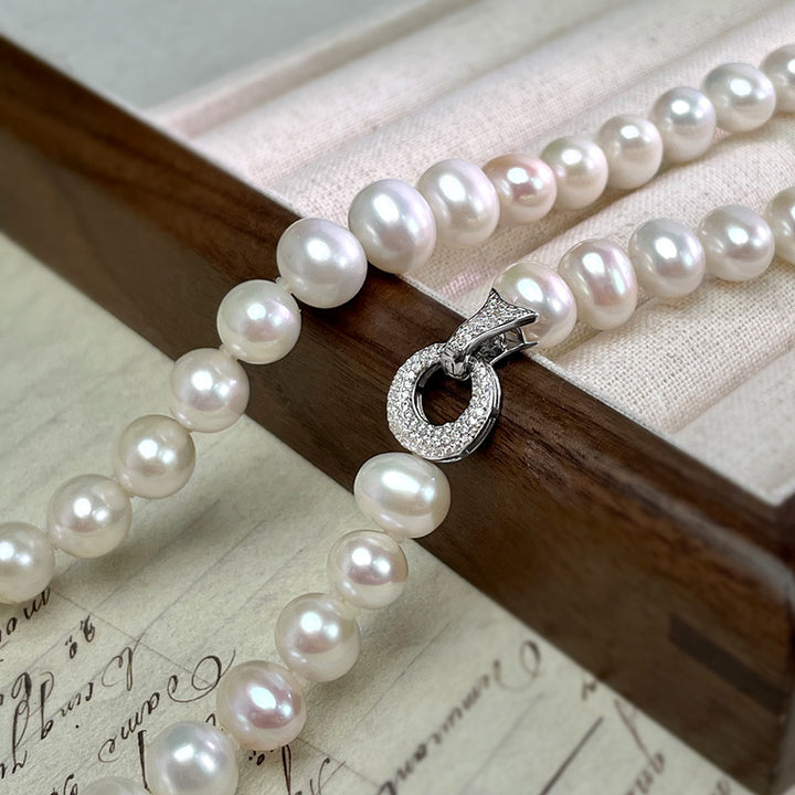 Close-up of freshwater pearl necklace with 925 silver clasp