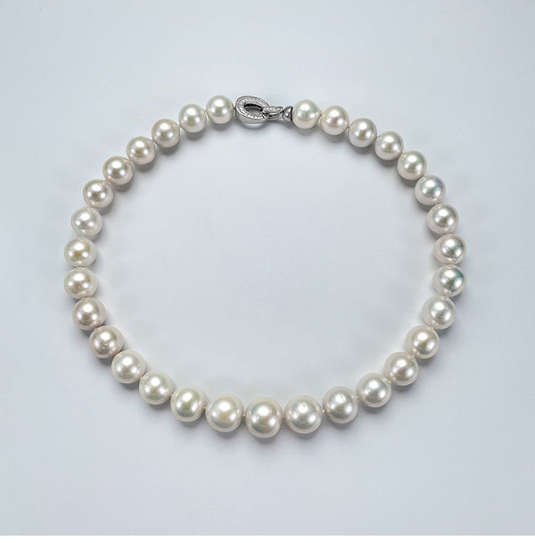 Short pearl choker necklace with natural 9-11mm egg-shaped pearls