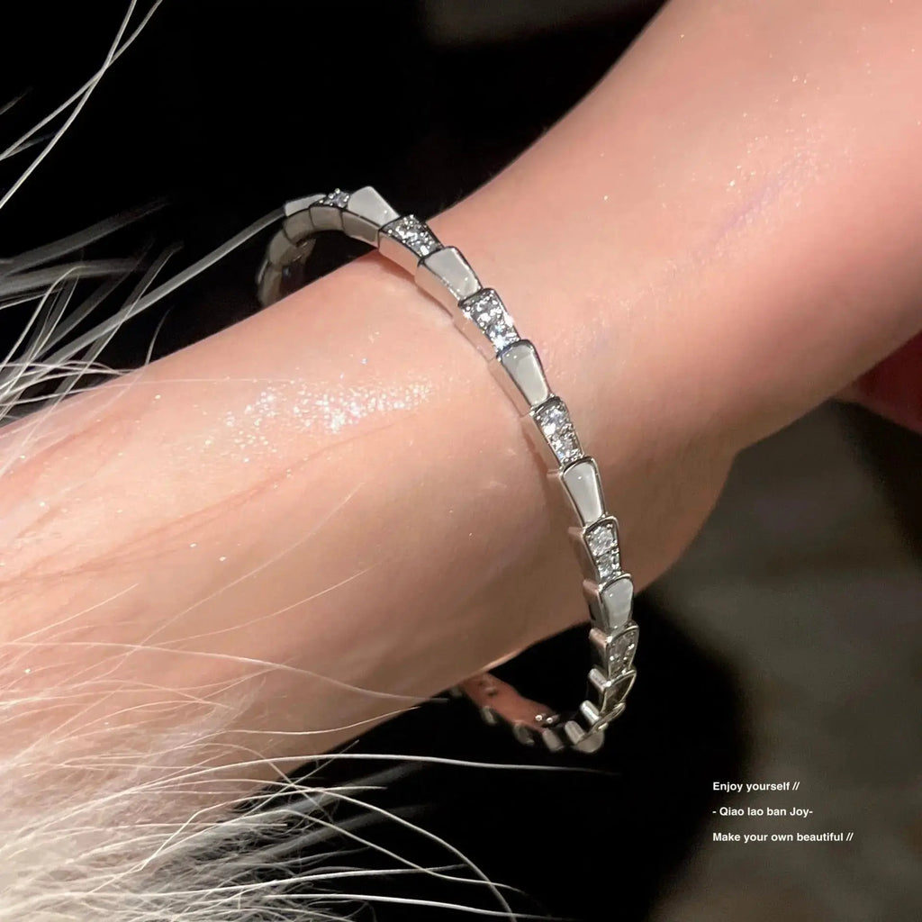 Fritillary Spirit Snake Bone Bracelet Flash Zircon Texture Bracelet - Pearl Unique
