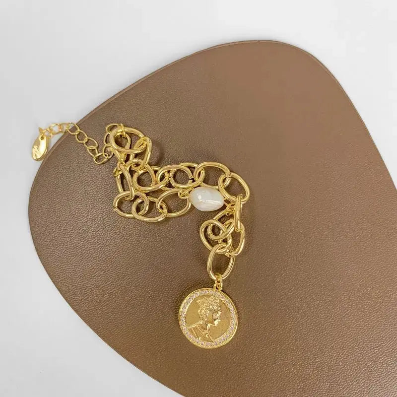 Retro Queen Head Coin Bracelet, Pearl Copper Plated with Real Gold Bracelet - Pearl Unique