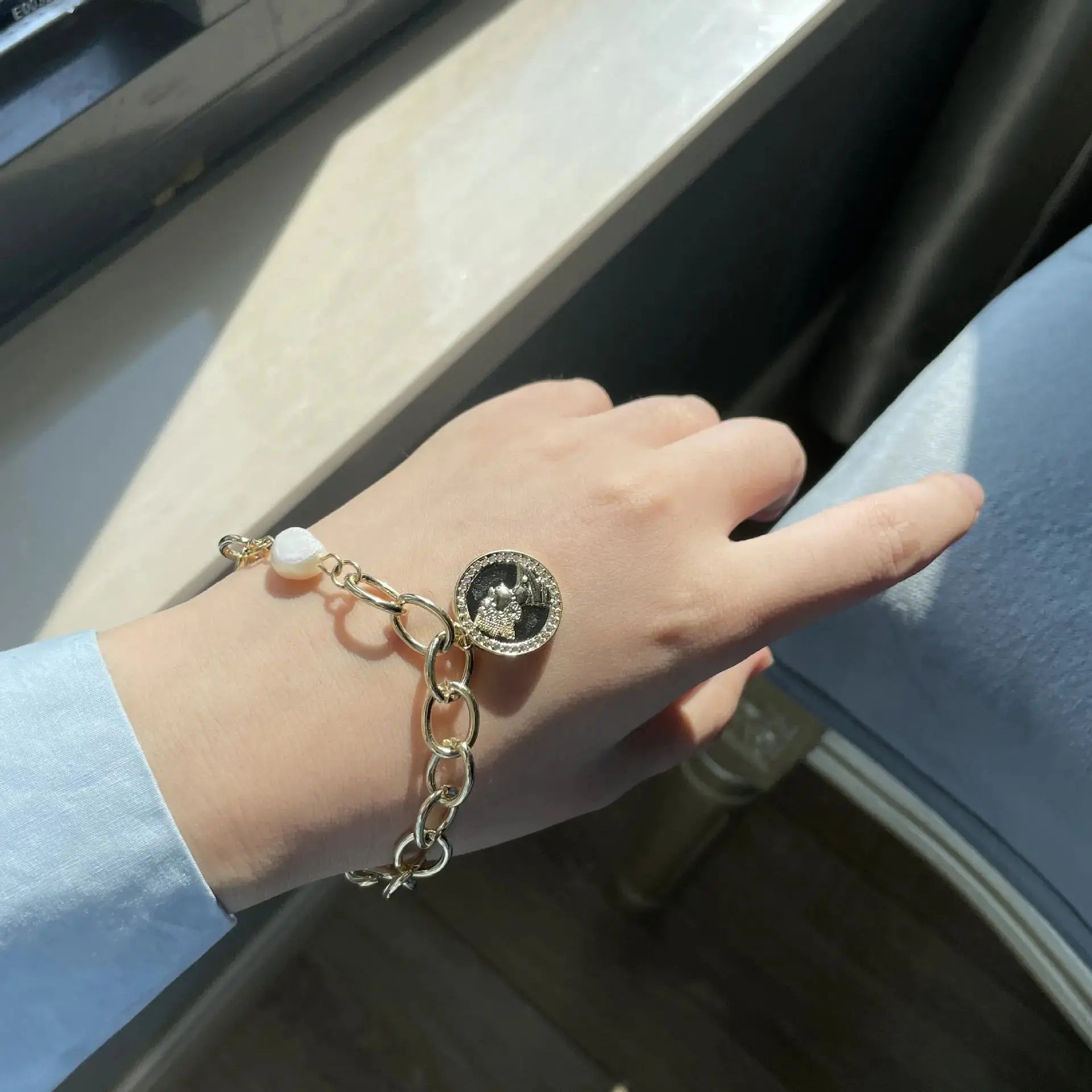 Retro Queen Head Coin Bracelet, Pearl Copper Plated with Real Gold Bracelet - Pearl Unique