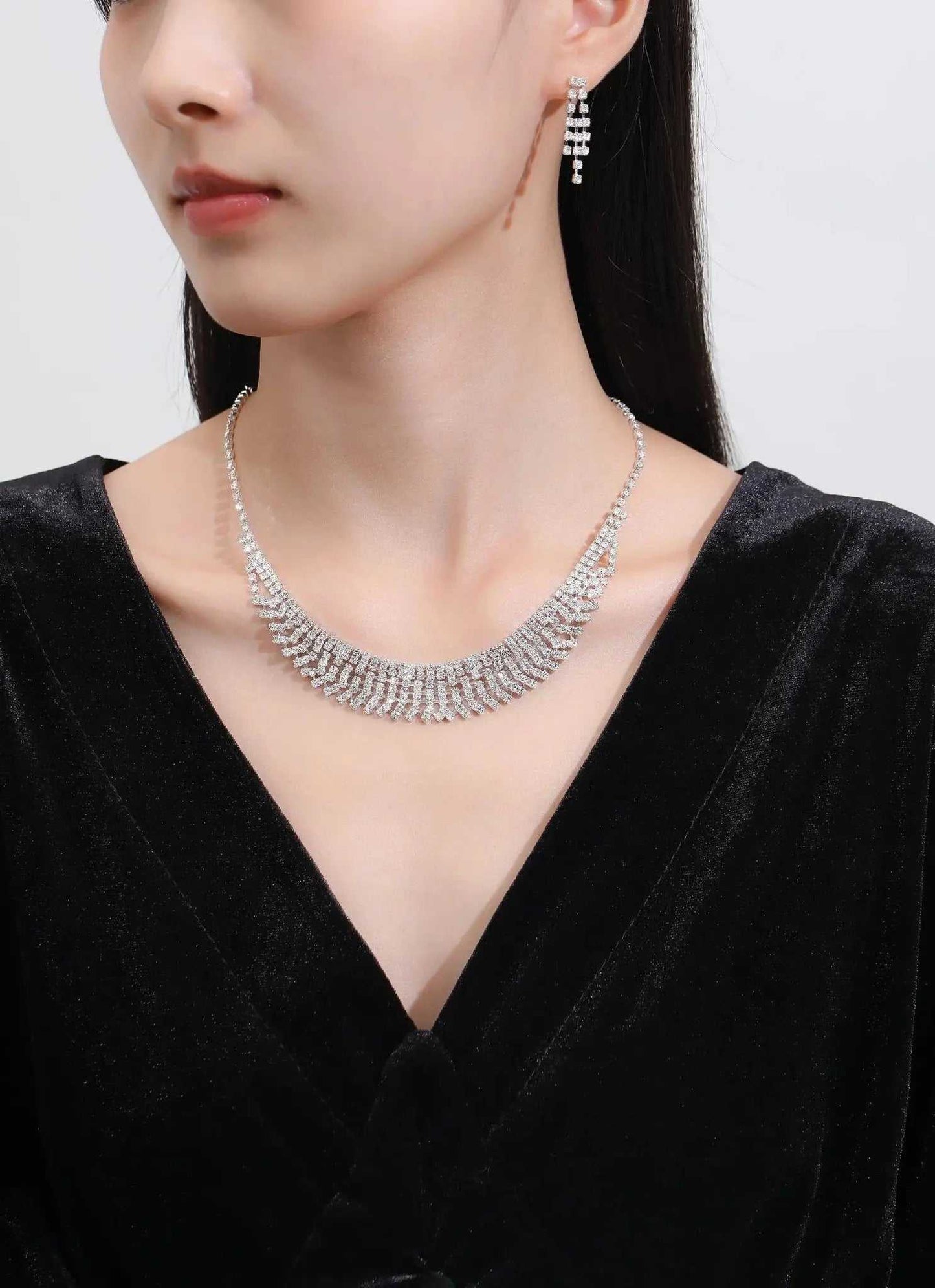 Scarllet Brilliant Diamond Jewelry Set - Pearl Unique