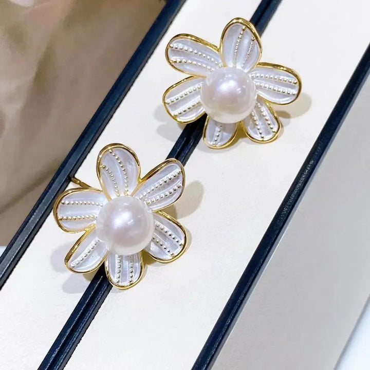 White Daisy Freshwater Pearl Ear Studs - Pearl Unique