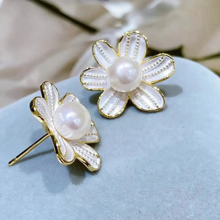 White Daisy Freshwater Pearl Ear Studs - Pearl Unique